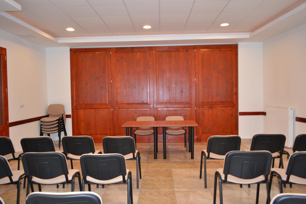 Althann Vendeghaz Es Konferencia Koezpont Vác Exterior foto
