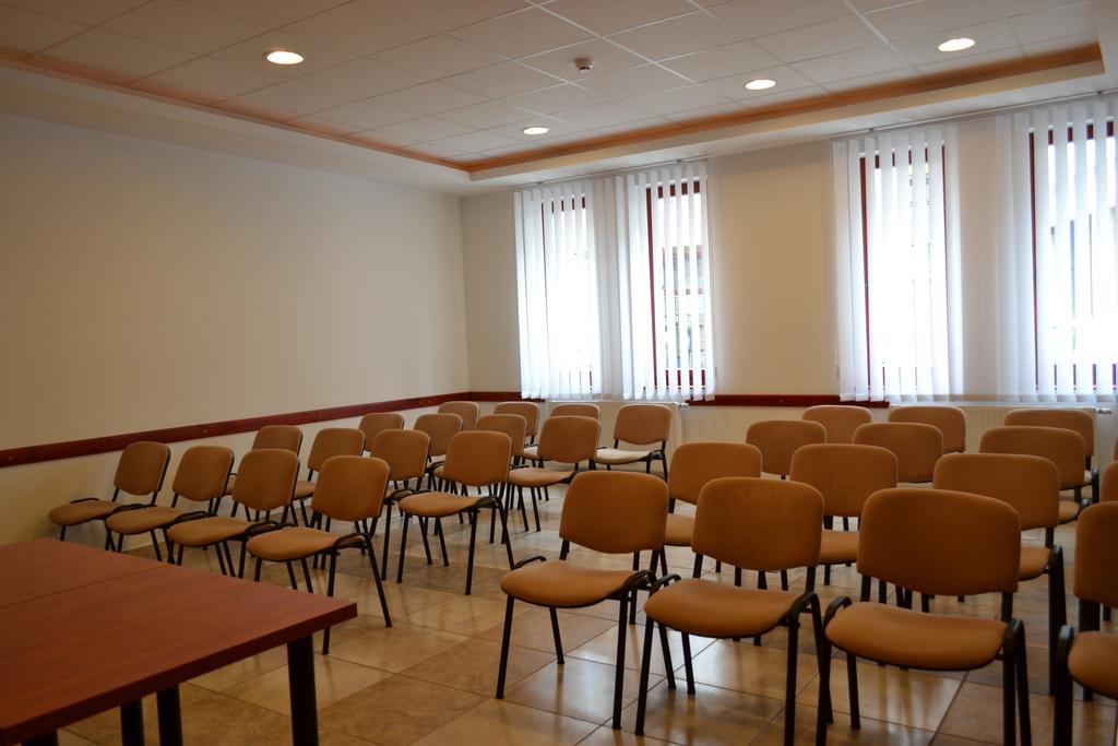 Althann Vendeghaz Es Konferencia Koezpont Vác Exterior foto