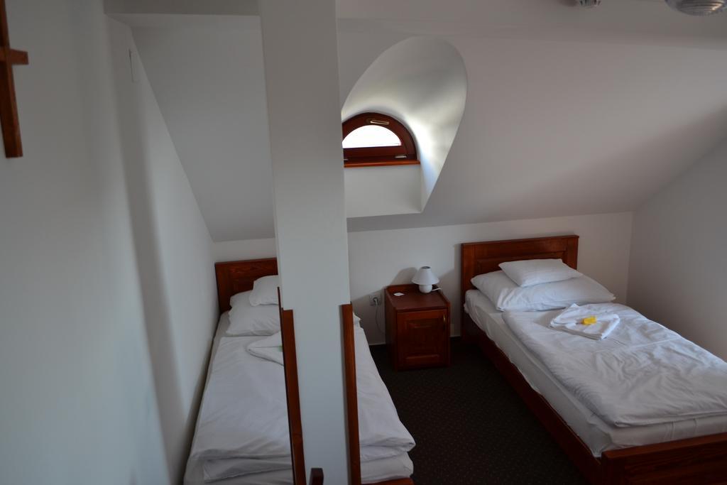 Althann Vendeghaz Es Konferencia Koezpont Vác Zimmer foto